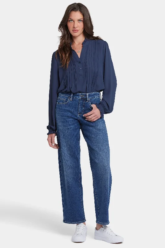 Jemma Barrel Jeans - Asturia Shore Monochromatic Office Style