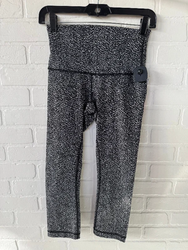 Athletic Leggings Capris By Lululemon In Black & White, Size: 4 Vacation